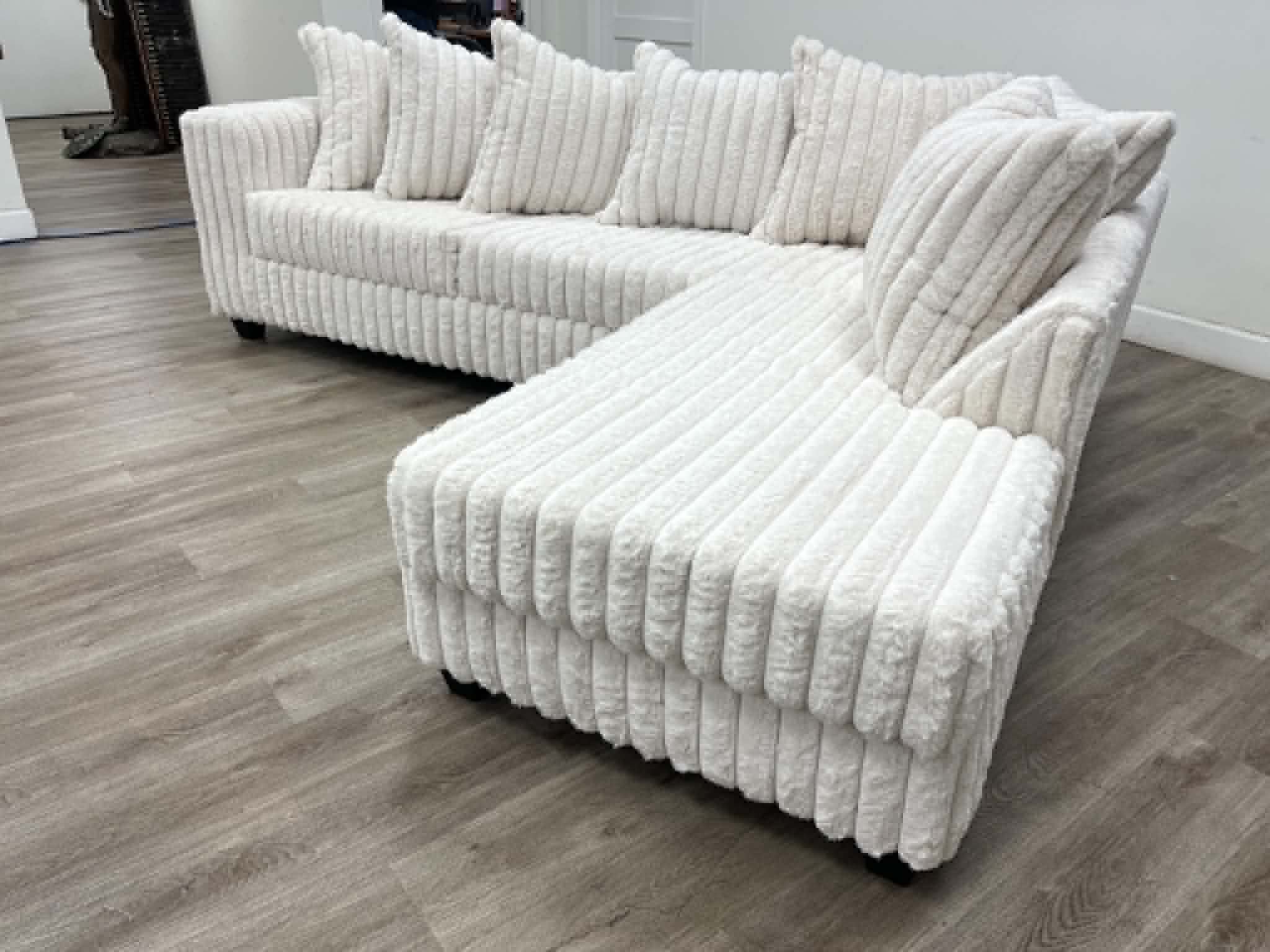 510 Sectional Sofa with Chaise | 6 Colors