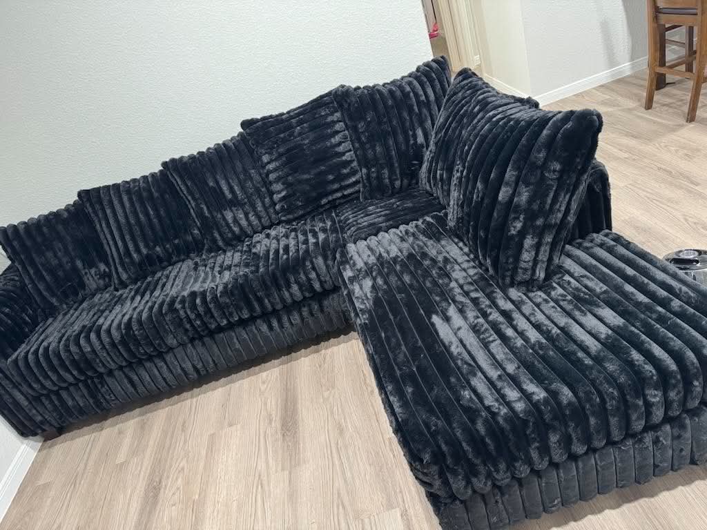 510 Sectional Sofa with Chaise | 6 Colors